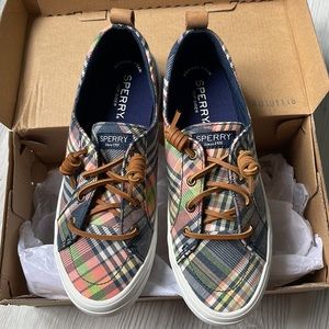 Size 6 Women’s Crest Vibe Washed Plaid Sperrys